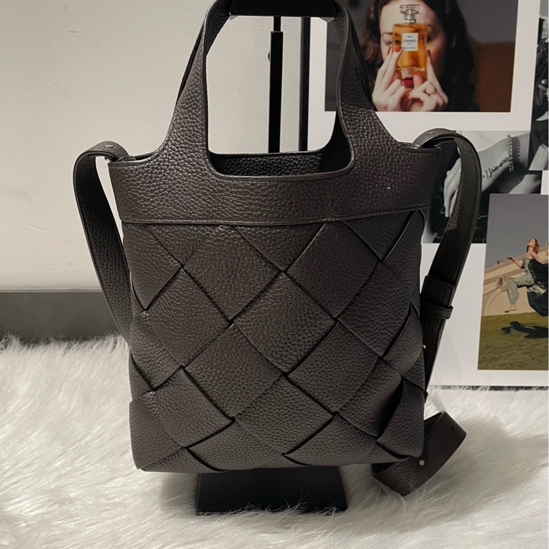 幾乎全新 Bottega Venets 葆蝶家 托特包Diago小號。-1