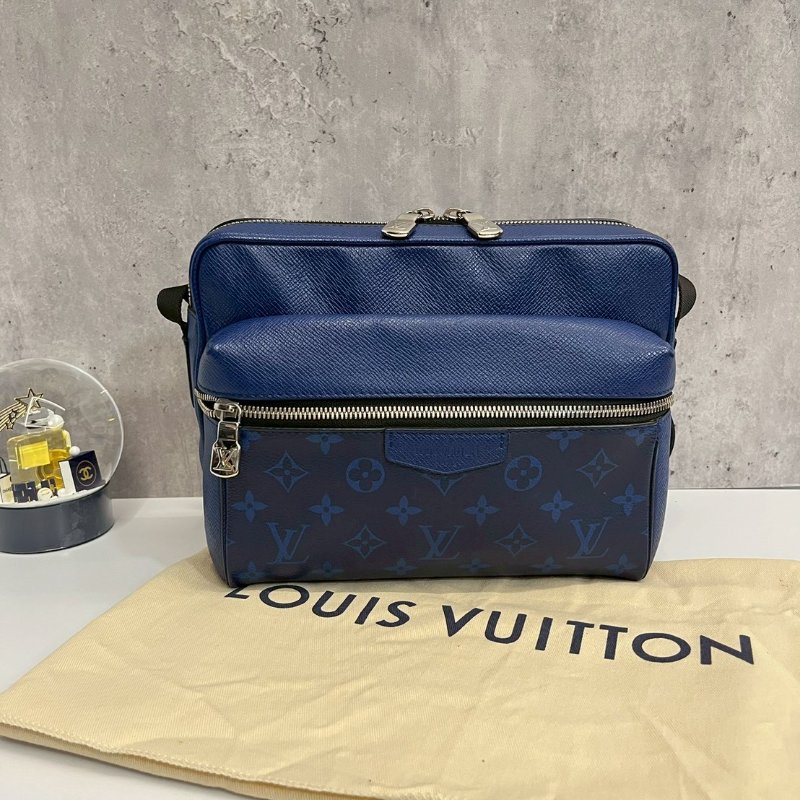 Louis Vuitton M30242 outdoor Monogram 藍色老花拼皮郵差包-0
