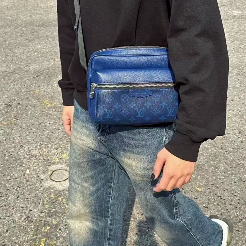 Louis Vuitton M30242 outdoor Monogram 藍色老花拼皮郵差包-5