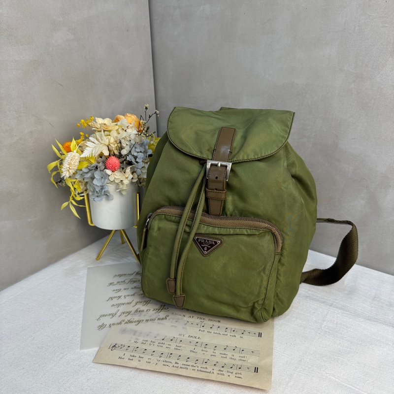 【赫蒂國際精品】 Prada 經典軍綠色尼龍後背包 vintage 二手 中古-1