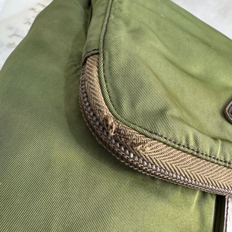 【赫蒂國際精品】 Prada 經典軍綠色尼龍後背包 vintage 二手 中古-24