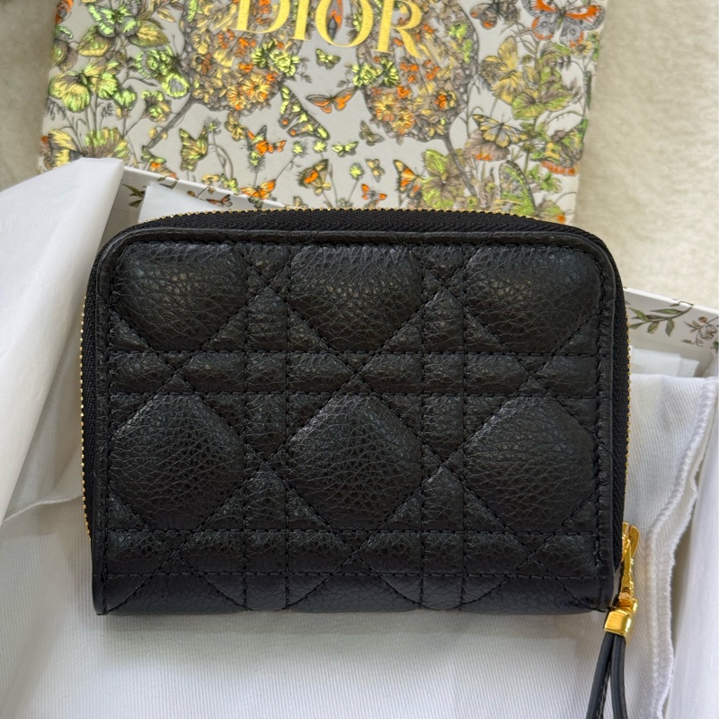 全新Dior Caro大拉鍊黑金短夾-1