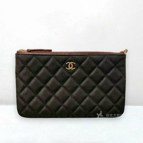 B6329-CHANEL 黑色荔枝牛皮金釦一字拉鍊小型手拿包AP1071