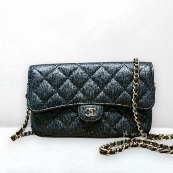 A12456-CHANEL 黑色荔枝皮金釦二合一手機鏈包AP2096-0