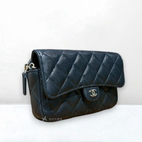 A12456-CHANEL 黑色荔枝皮金釦二合一手機鏈包AP2096-1