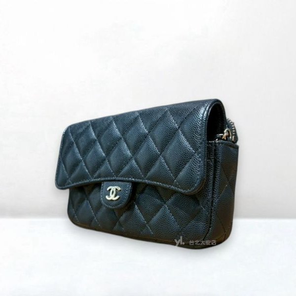 A12456-CHANEL 黑色荔枝皮金釦二合一手機鏈包AP2096-2