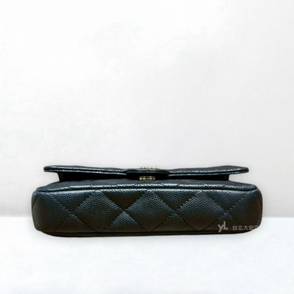 A12456-CHANEL 黑色荔枝皮金釦二合一手機鏈包AP2096-4