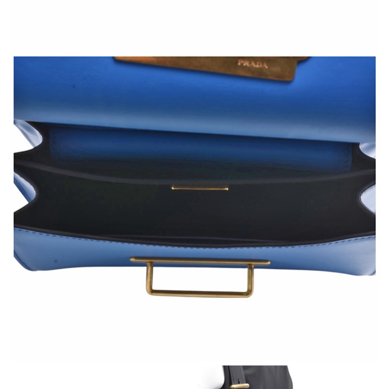 市售價89000  正品PRADA 雙色牛皮掀蓋斜背包(黑/藍色)-1