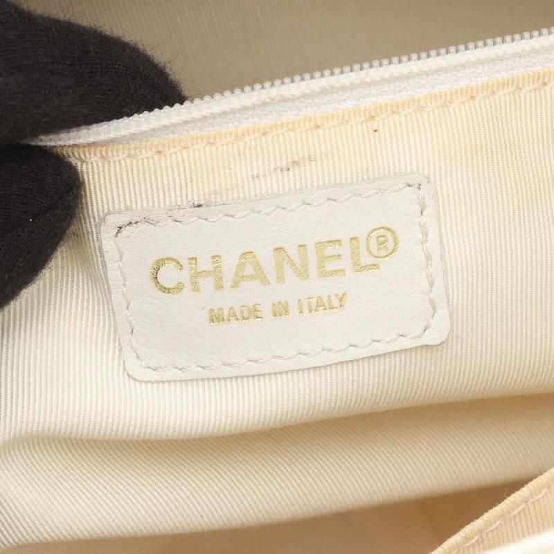 香奈兒 (CHANEL) 絎縫鏈條肩背包，粒面小牛皮，白色，二手，金色五金 CC-3