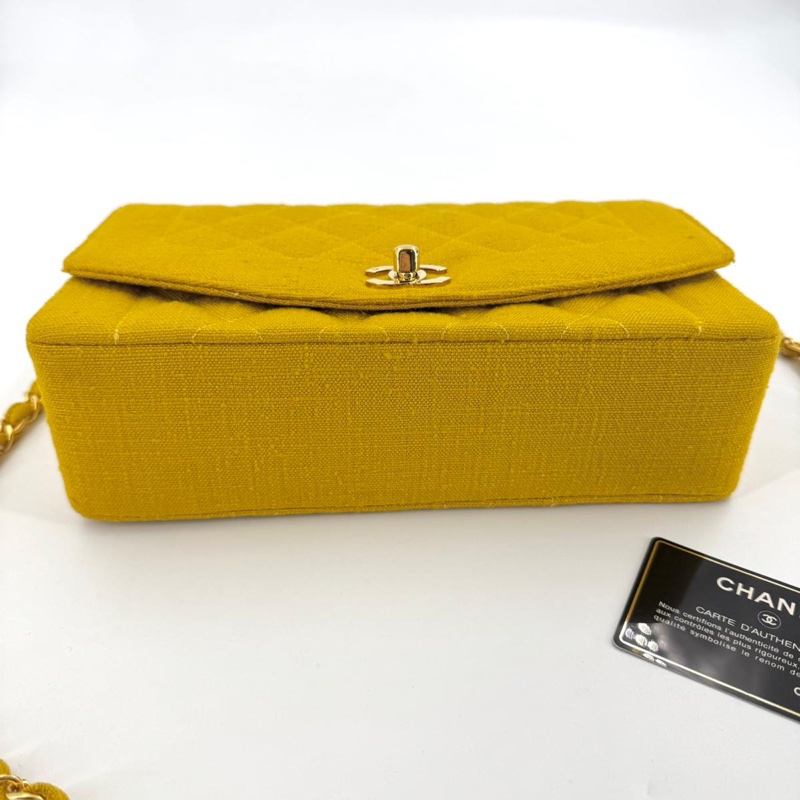 Chanel Vintage 91-94 Linen Matelassé 25 Yellow Small Shoulder Bag-2