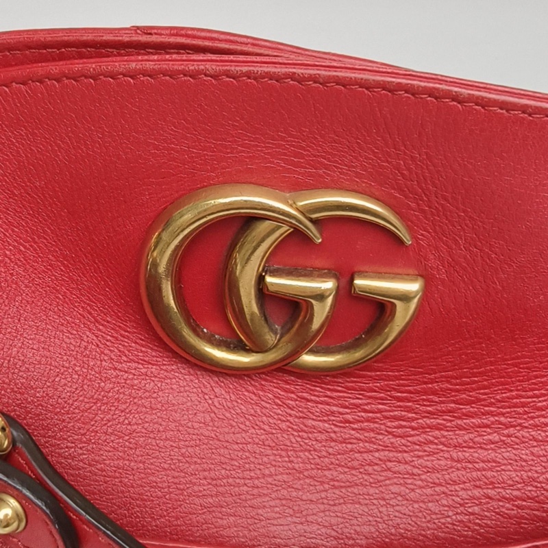 GUCCI GGMarmont磁吸扣Tote29紅色牛皮金扣肩背包-4