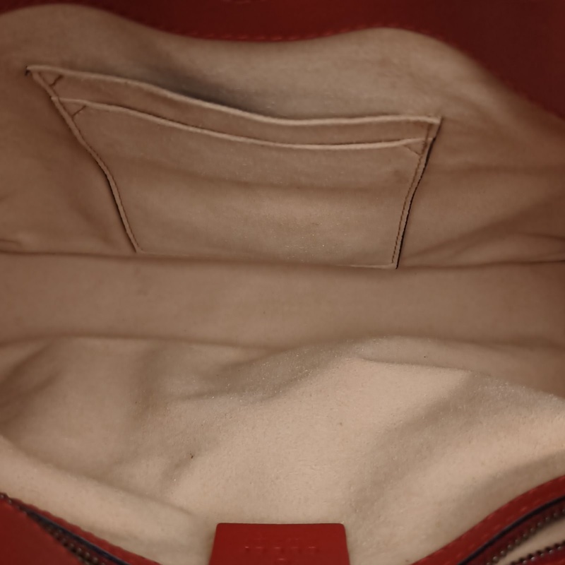 GUCCI GGMarmont磁吸扣Tote29紅色牛皮金扣肩背包-5