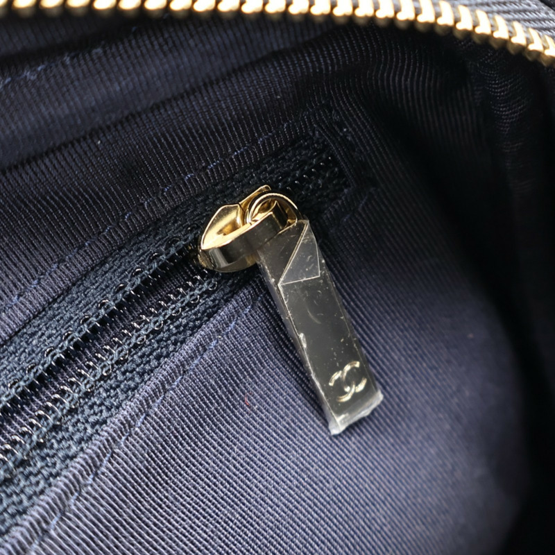 深藍色 菱格紋牛皮 Camera Case 肩背包 【CHANEL 香奈兒】 A57717-12