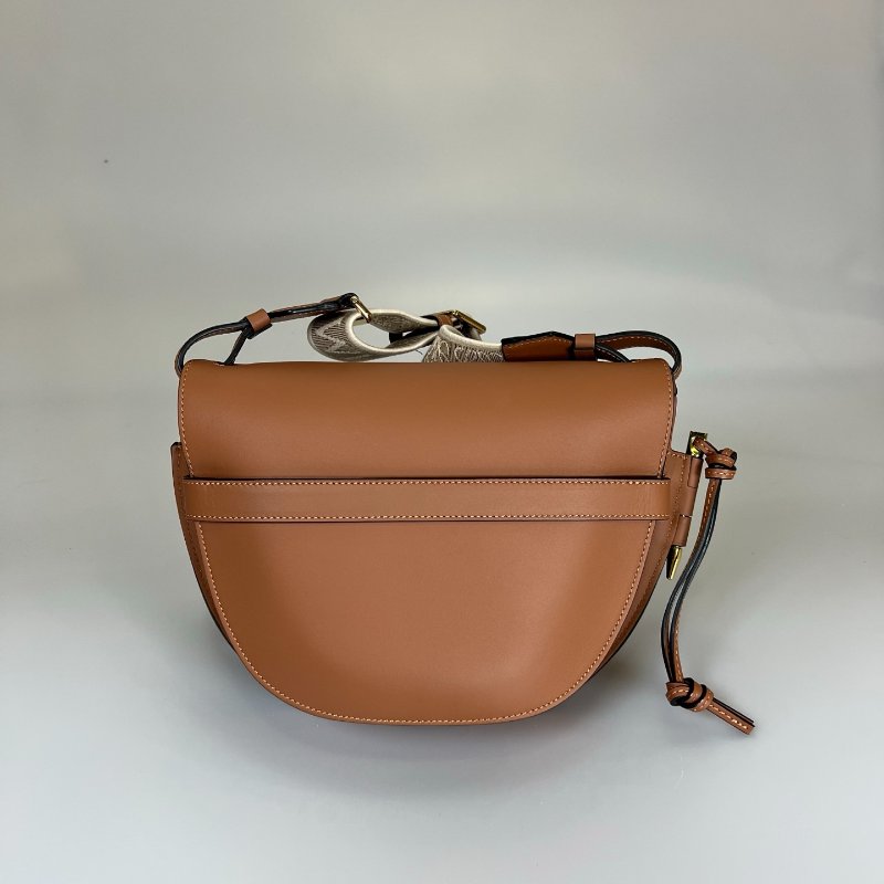LOEWE 012242 棕皮革寬背帶GATE側肩包 小號-1