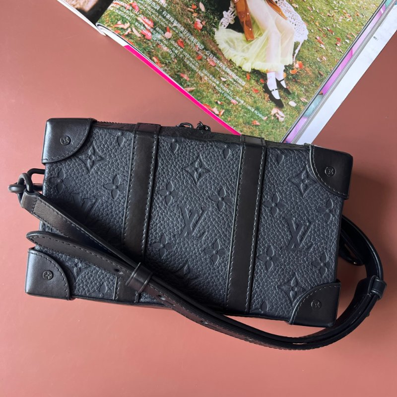 ::LOUIS VUITTON:: M80224 Monogram Taurillon Soft Trunk肩背袋 黑壓紋斜背包-0