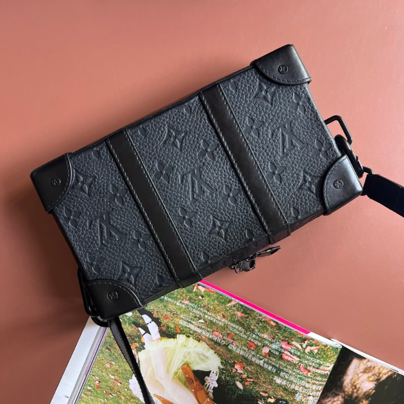 ::LOUIS VUITTON:: M80224 Monogram Taurillon Soft Trunk肩背袋 黑壓紋斜背包-2