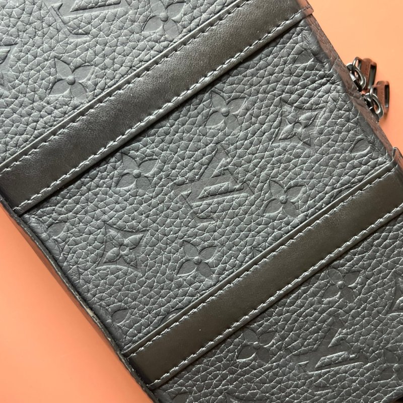 ::LOUIS VUITTON:: M80224 Monogram Taurillon Soft Trunk肩背袋 黑壓紋斜背包-8