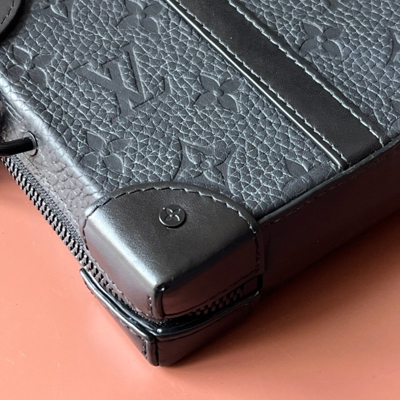 ::LOUIS VUITTON:: M80224 Monogram Taurillon Soft Trunk肩背袋 黑壓紋斜背包-10