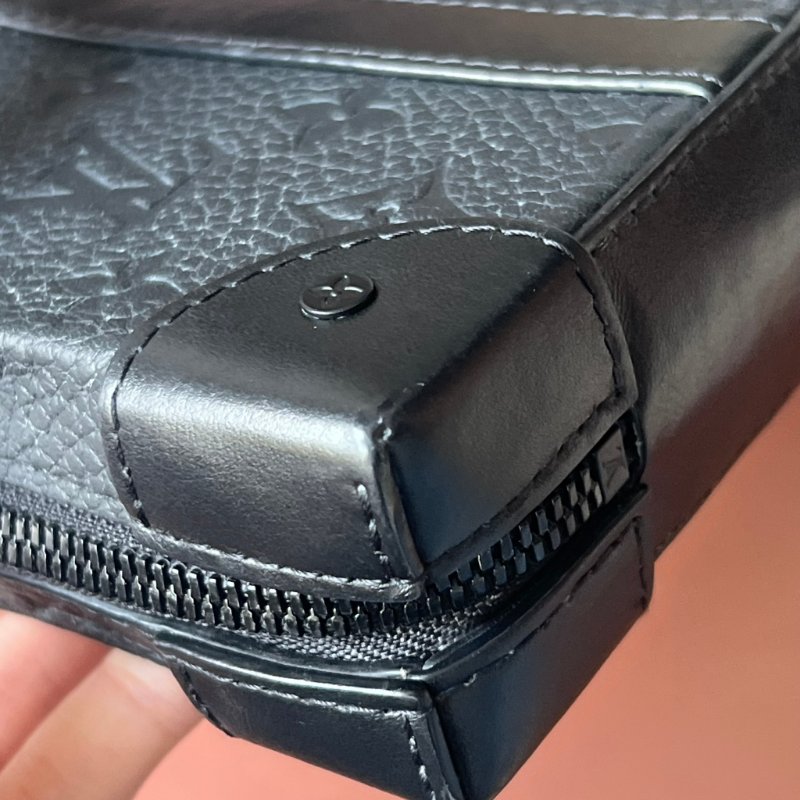 ::LOUIS VUITTON:: M80224 Monogram Taurillon Soft Trunk肩背袋 黑壓紋斜背包-12