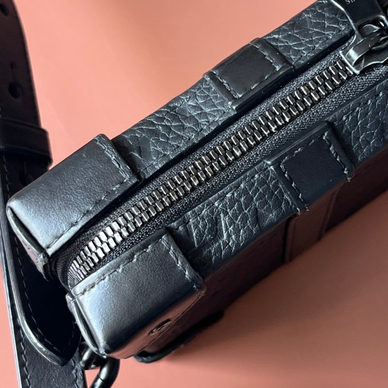 ::LOUIS VUITTON:: M80224 Monogram Taurillon Soft Trunk肩背袋 黑壓紋斜背包-15