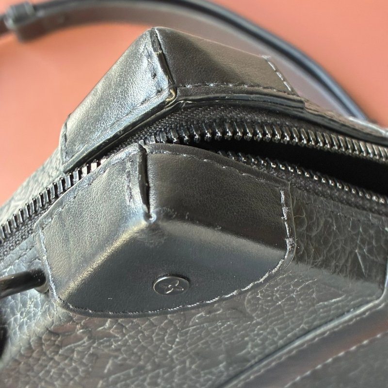 ::LOUIS VUITTON:: M80224 Monogram Taurillon Soft Trunk肩背袋 黑壓紋斜背包-28
