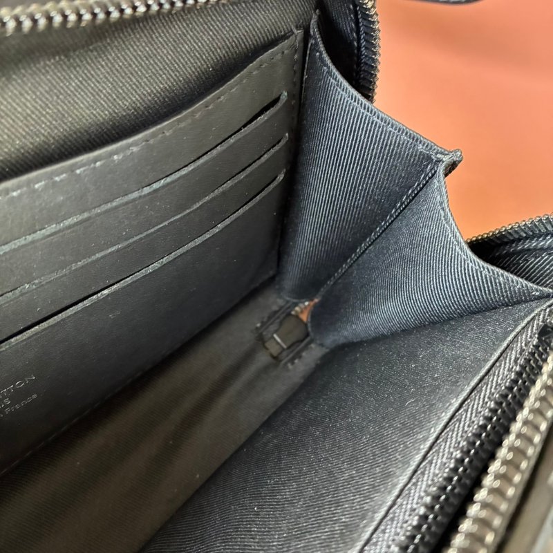 ::LOUIS VUITTON:: M80224 Monogram Taurillon Soft Trunk肩背袋 黑壓紋斜背包-33