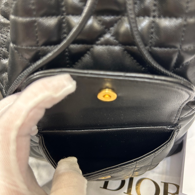 全新Dior Caro 黑色水桶包-13