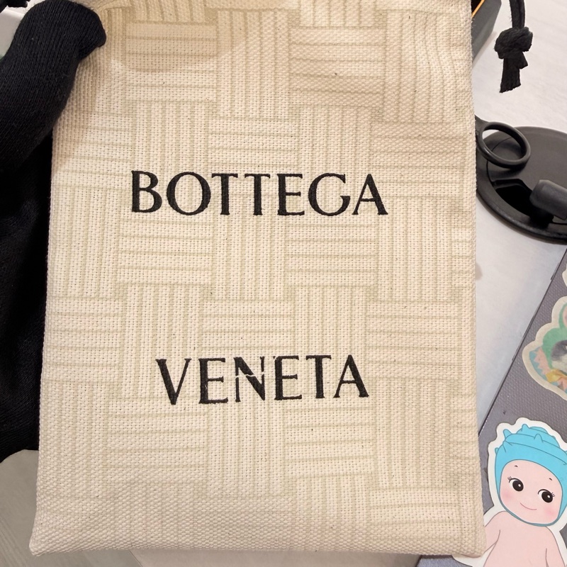 🍙閒置品 九成新🍙BOTTEGA VENETA 小牛皮黑色編織內對開6卡名片夾/卡片夾-2