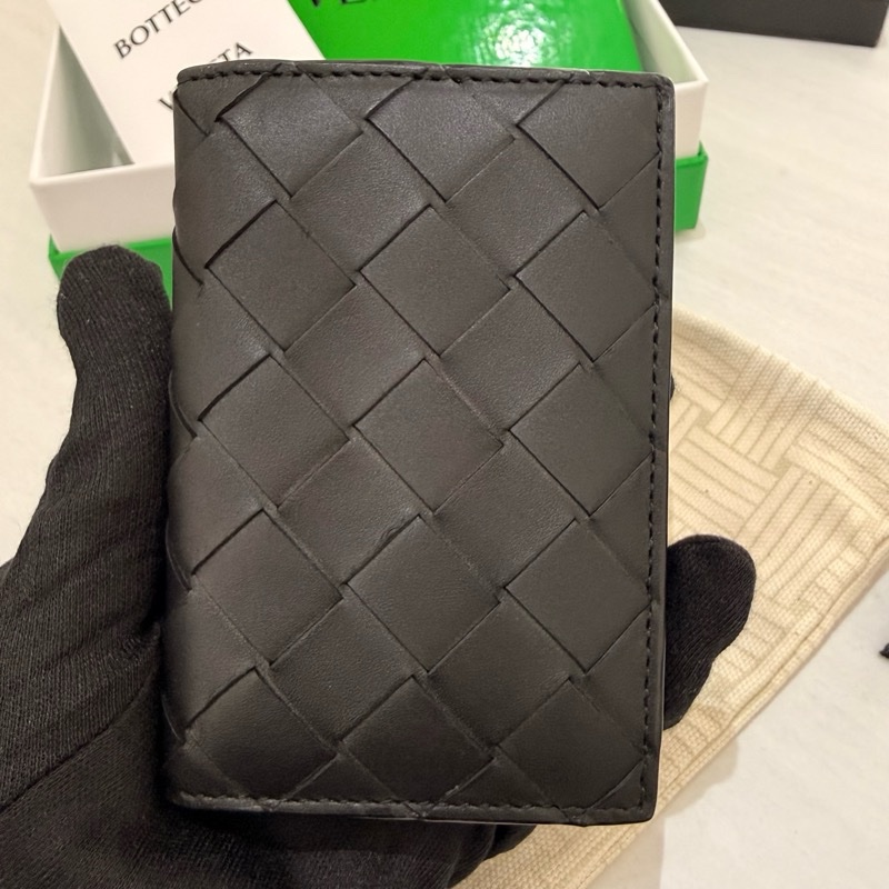🍙閒置品 九成新🍙BOTTEGA VENETA 小牛皮黑色編織內對開6卡名片夾/卡片夾-6