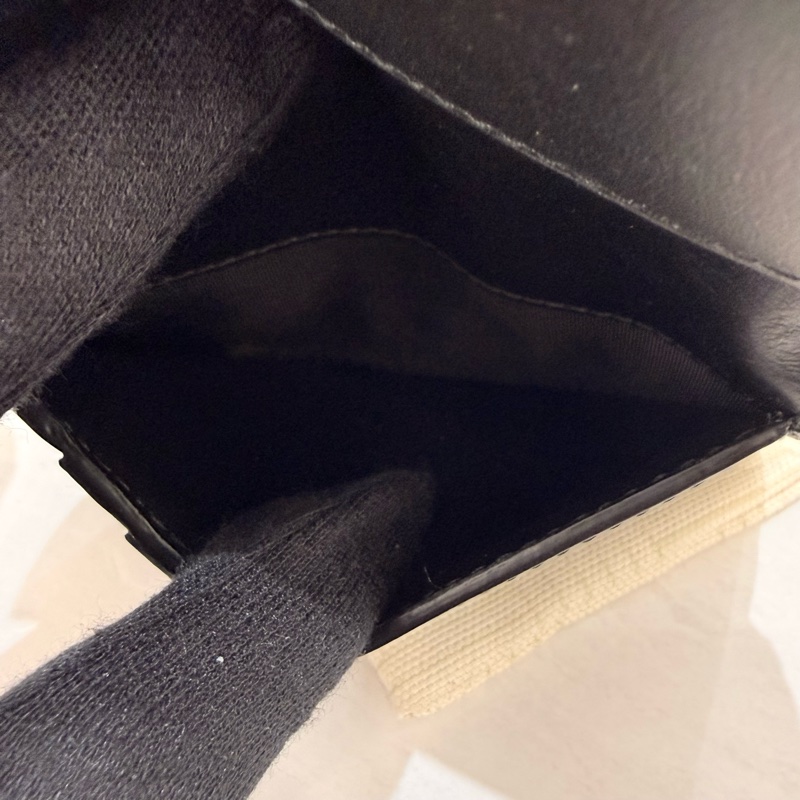 🍙閒置品 九成新🍙BOTTEGA VENETA 小牛皮黑色編織內對開6卡名片夾/卡片夾-16