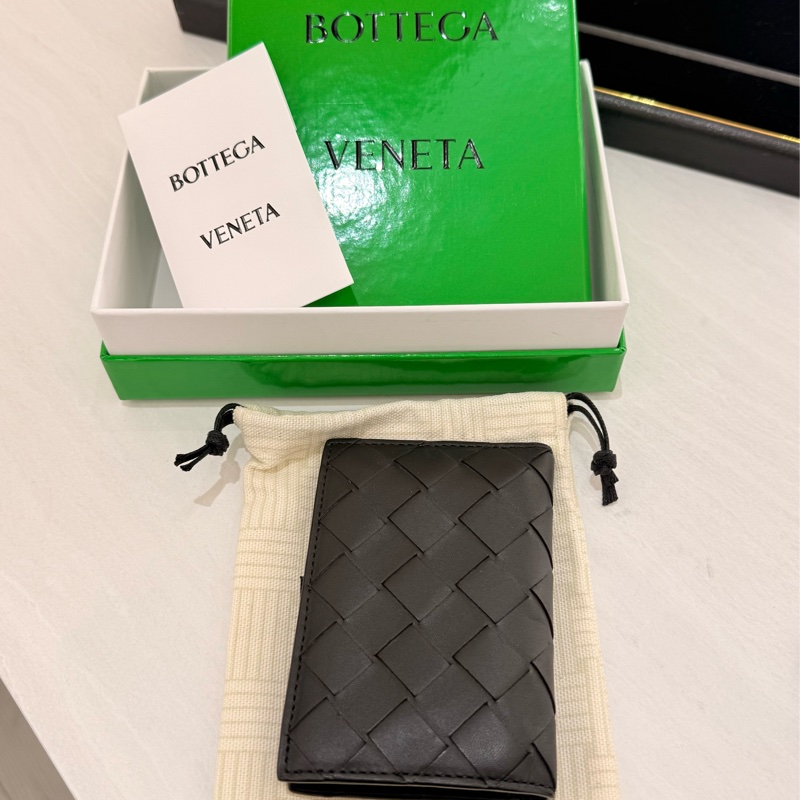 🍙閒置品 九成新🍙BOTTEGA VENETA 小牛皮黑色編織內對開6卡名片夾/卡片夾-18