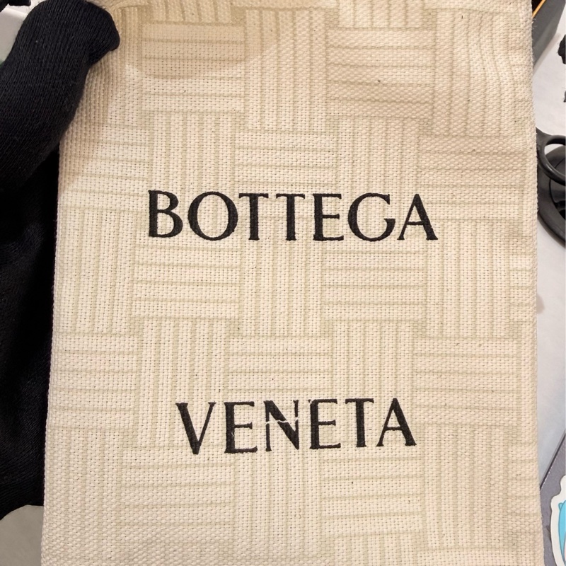 🍙閒置品 九成新🍙BOTTEGA VENETA 小牛皮黑色編織內對開6卡名片夾/卡片夾-19