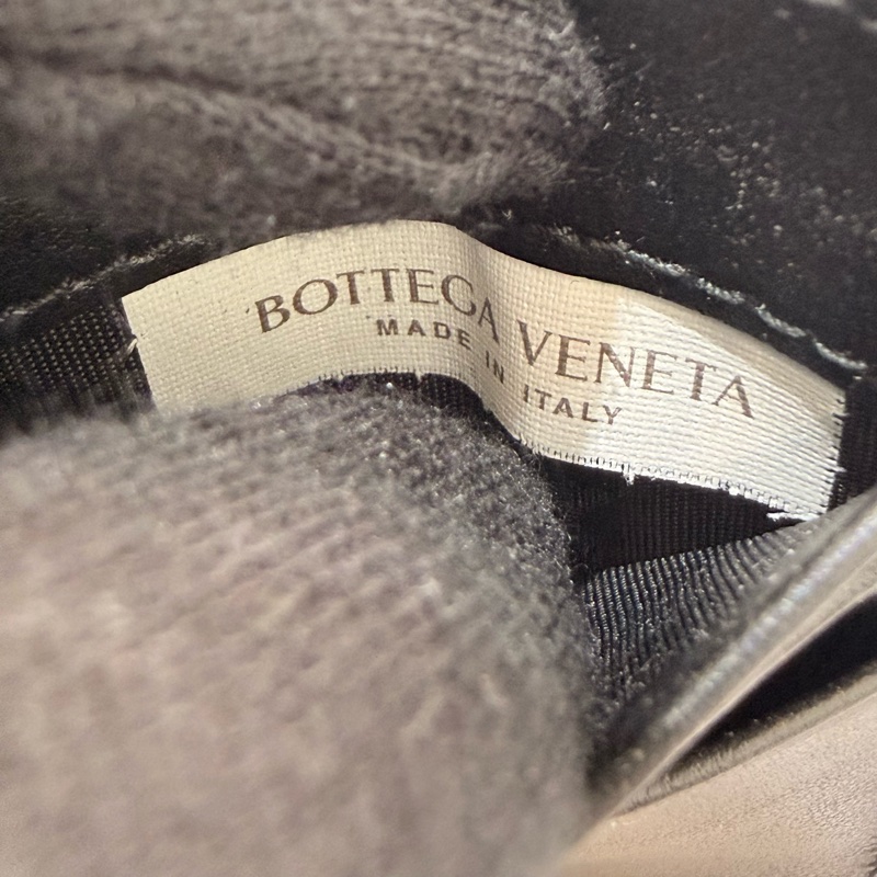🍙閒置品 九成新🍙BOTTEGA VENETA 小牛皮黑色編織內對開6卡名片夾/卡片夾-20