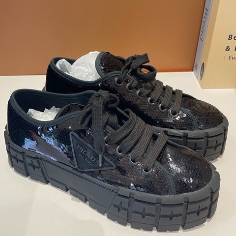 Prada 普拉達 黑色閃片休閒鞋鞋 37碼(僅試穿)