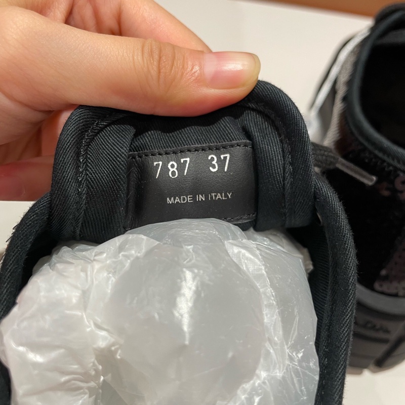 Prada 普拉達 黑色閃片休閒鞋鞋 37碼(僅試穿)-4
