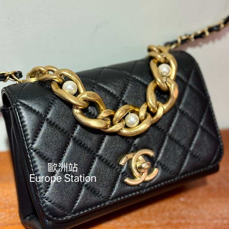 CHANEL黑色羊皮珍珠金鏈Flap Bag-1