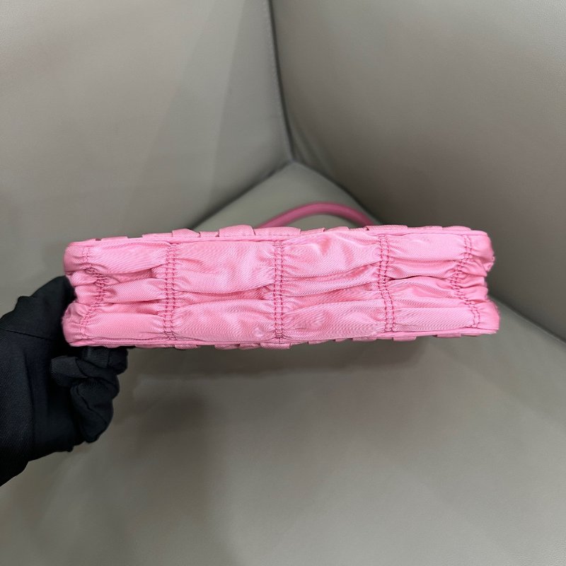 Prada 尼龍hobo腋下包 手提包 尼龍材質 22*16cm 98新配件塵袋-4