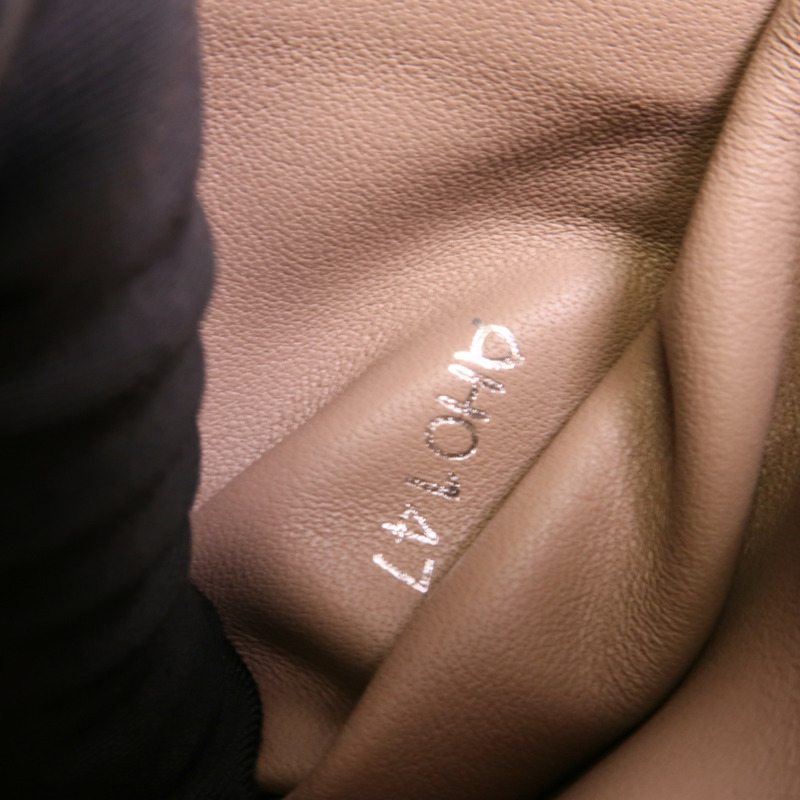 LOUIS VUITTON Taurillon皮革Capueines MM手挽肩背兩用袋-9
