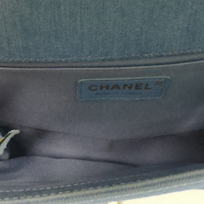 CHANEL 19SLeboy中號藍色牛仔28開褶皺丹寧提花肩背包-5
