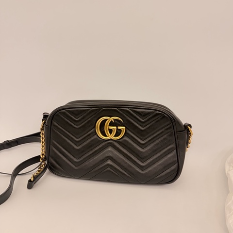 Gucci 黑牛皮馬夢相機包
