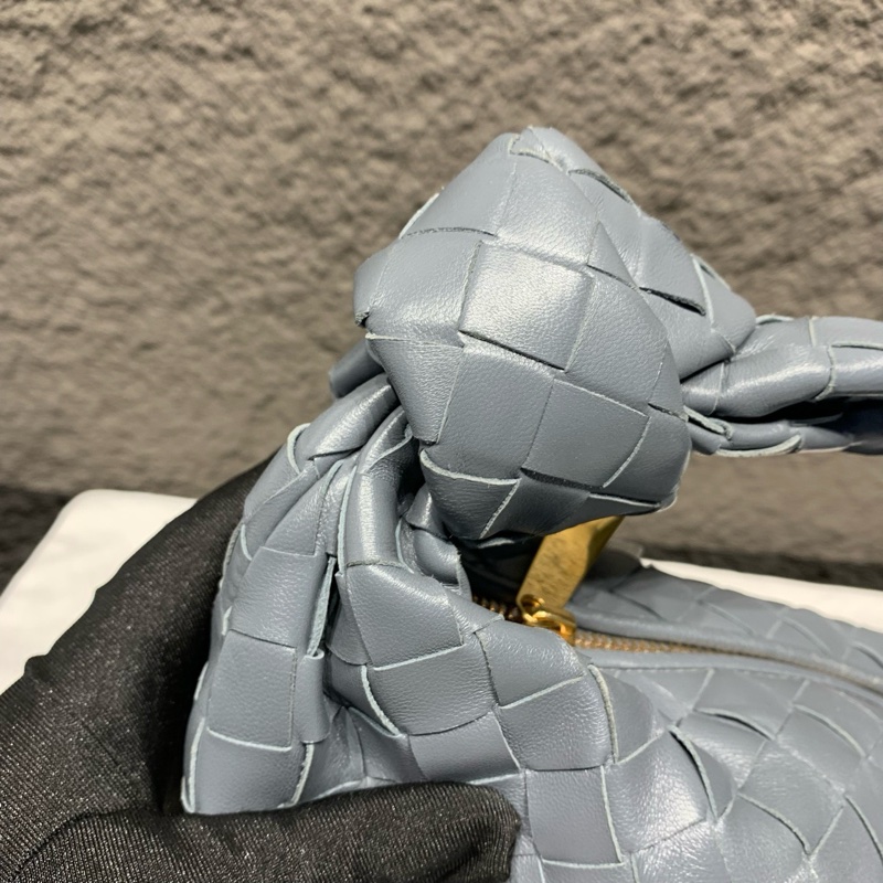 BV葆蝶家 Jodie灰色編織打結包,尺寸:28*23-15