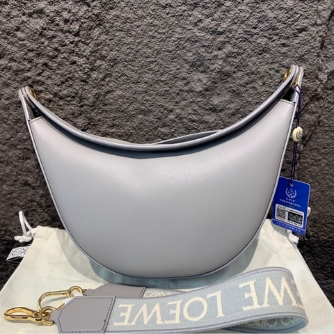 Loewe羅意威 Luna小號月亮包腋下包 尺寸:29*22