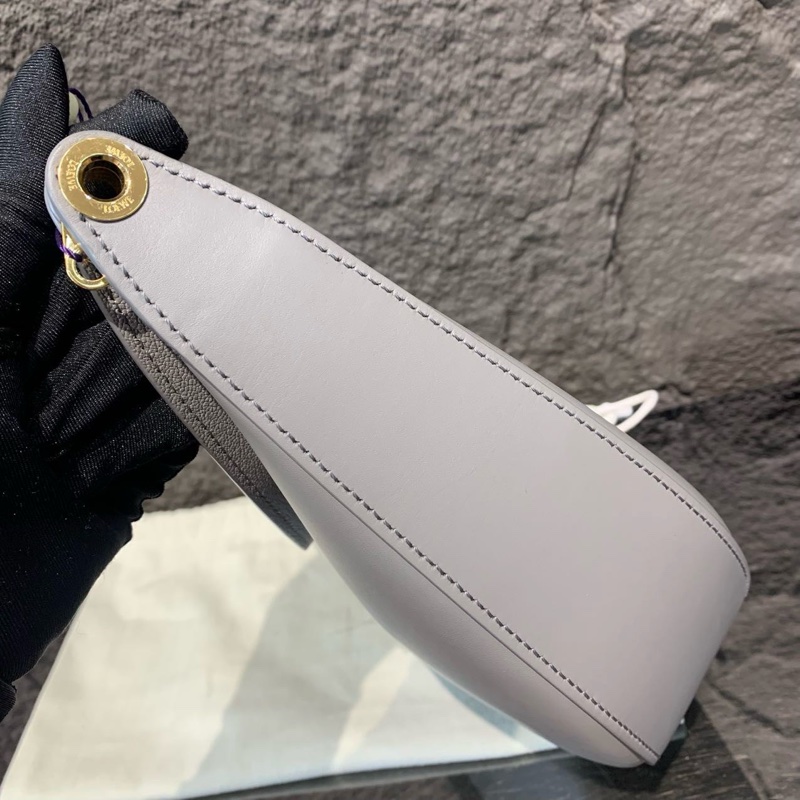 Loewe羅意威 Luna小號月亮包腋下包 尺寸:29*22-3