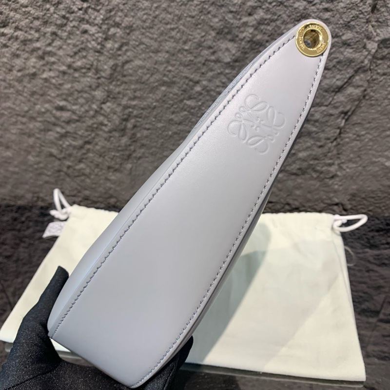Loewe羅意威 Luna小號月亮包腋下包 尺寸:29*22-6
