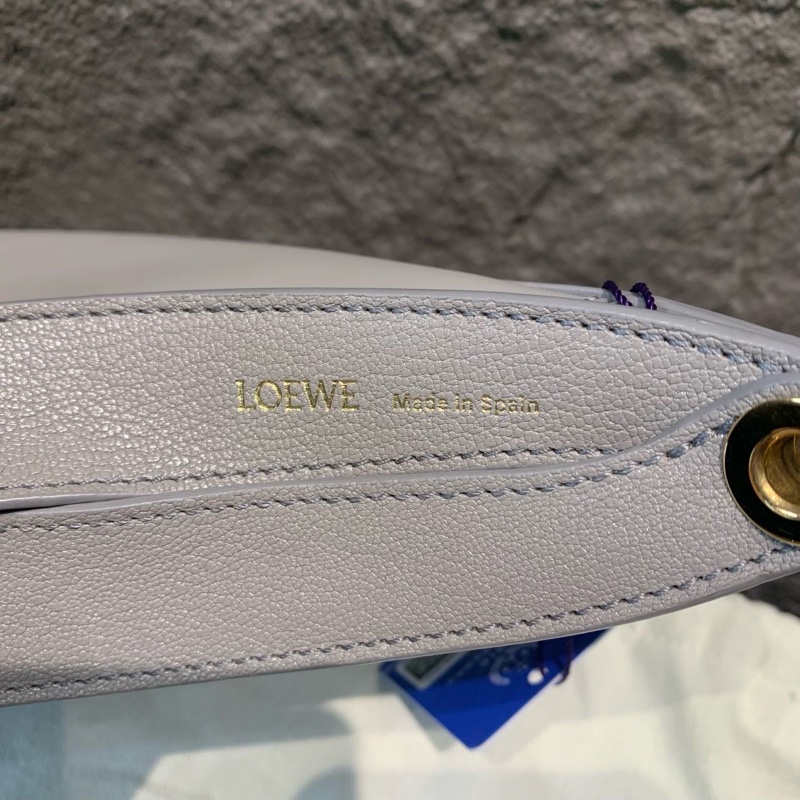 Loewe羅意威 Luna小號月亮包腋下包 尺寸:29*22-14