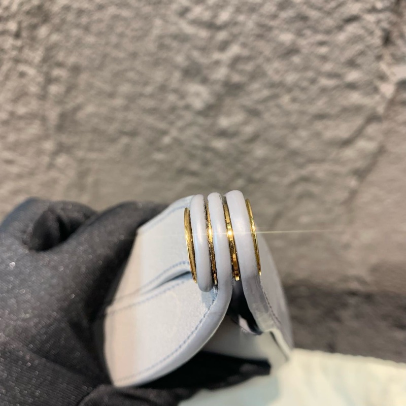 Loewe羅意威 Luna小號月亮包腋下包 尺寸:29*22-16
