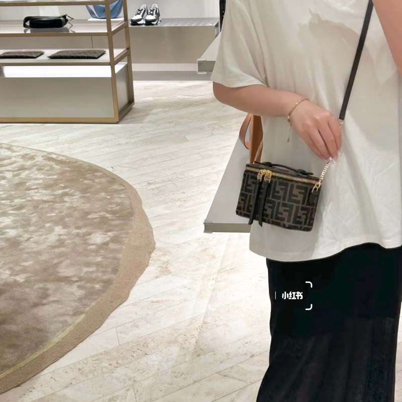 Fendi vanity 老花小盒子#在台現貨#立刻出貨-4