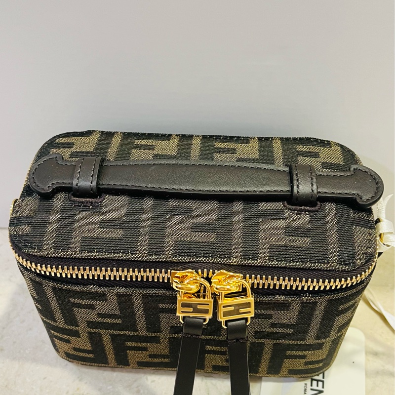 Fendi vanity 老花小盒子#在台現貨#立刻出貨-15