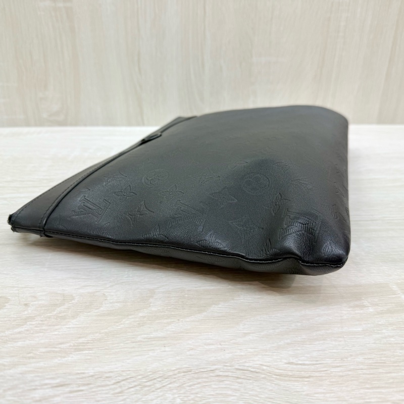 LV黑色牛皮Shadow壓紋手拿包M62903-4