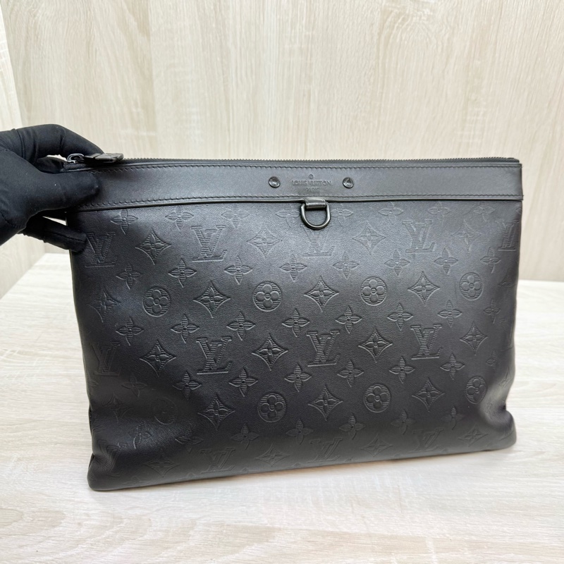 LV黑色牛皮Shadow壓紋手拿包M62903-6